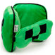Oreiller de voyage Minecraft Creeper posé sur une table montrant ses dimensions compactes et sa forme ergonomique