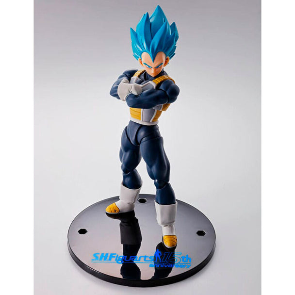 Vue détaillée de la figurine Vegeta Super Saiyan Blue 14cm de TAMASHII NATIONS avec articulation et accessoires