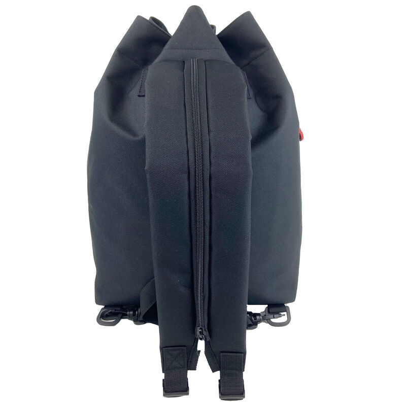Détail des bretelles renforcées avec zip permettant un port simple ou double, adaptées au confort quotidien