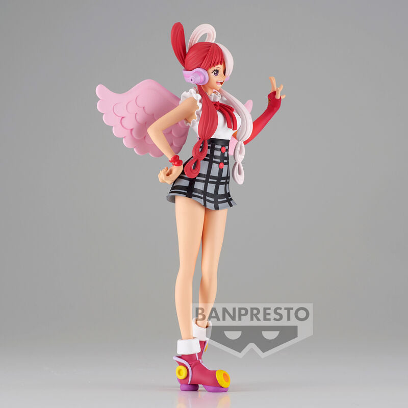 Vue latérale de la figurine Uta 16cm BANPRESTO montrant les couleurs vives et la qualité de finition