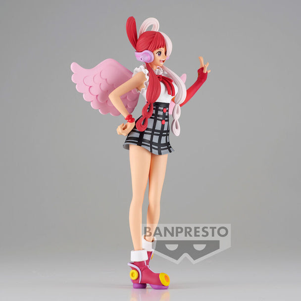 Vue latérale de la figurine Uta 16cm BANPRESTO montrant les couleurs vives et la qualité de finition