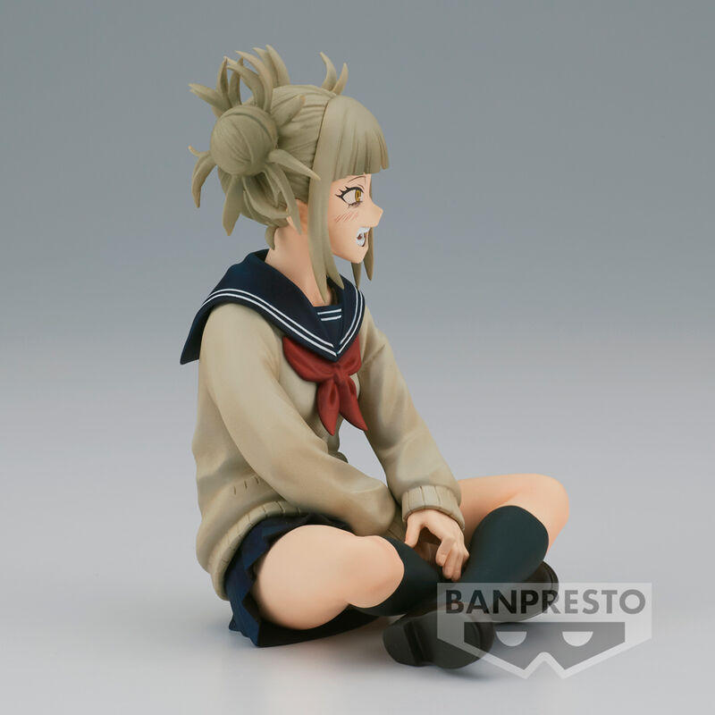 Zoom sur le visage expressif de la figurine Himiko Toga avec finition haute qualité
