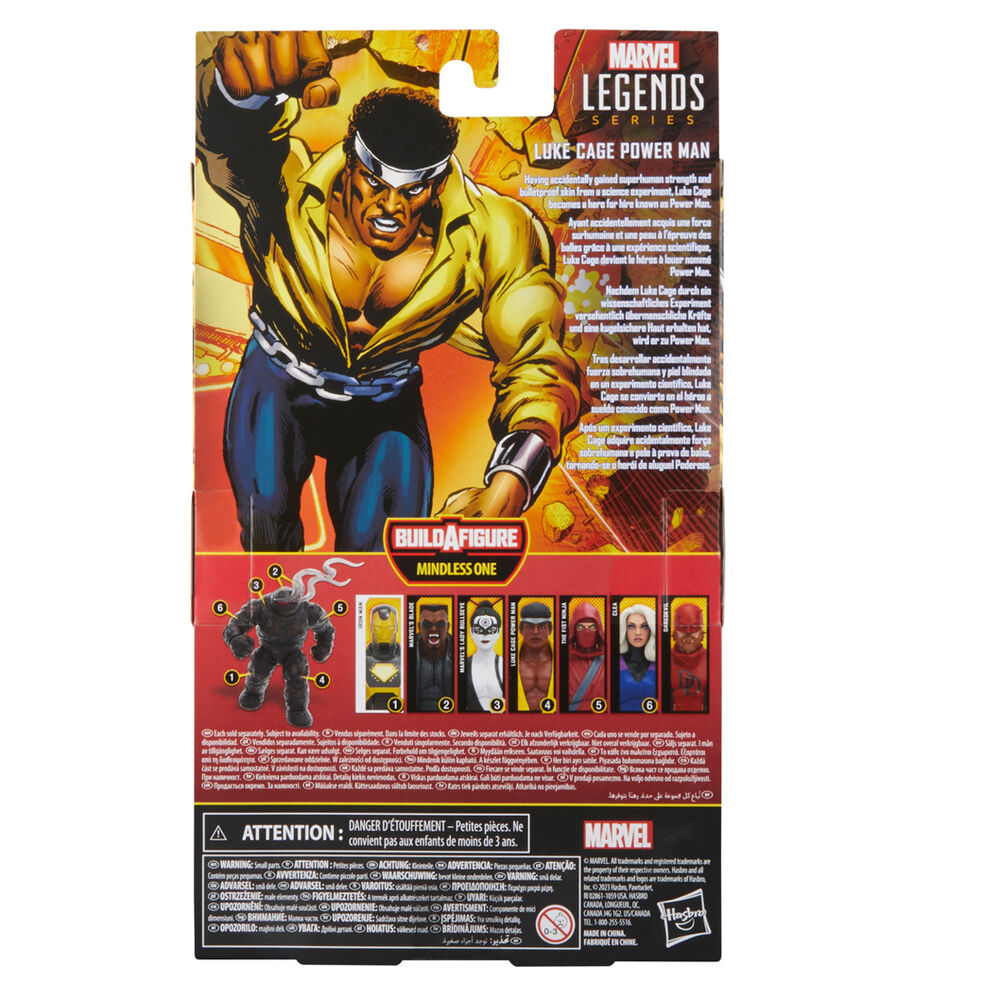 Photo de groupe des deux figurines Marvel Legends Luke Cage et Bullseye côte à côte