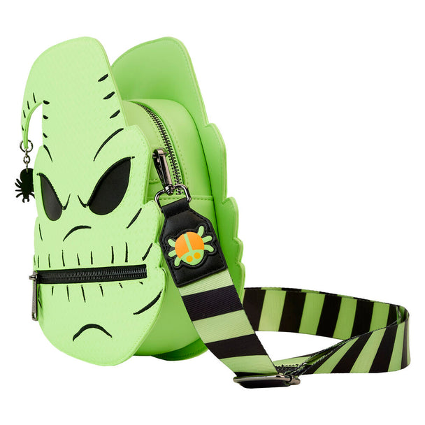 Vue de côté du sac Loungefly Oogie Boogie montrant la bretelle réglable et le matériel métallique solide