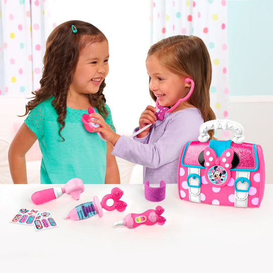 Vue rapprochée des instruments médicaux du set Disney Minnie Doctor par JUST PLAY
