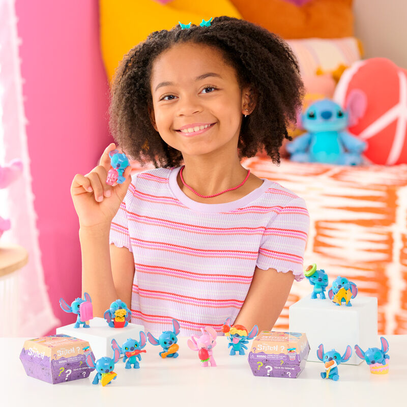 Pack de trois figurines Stitch parfumées à la fraise posées côte à côte