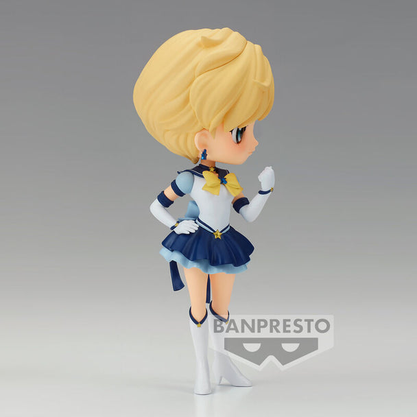 Profil gauche de la figurine Sailor Uranus Q posket montrant les couleurs vives et la pose dynamique