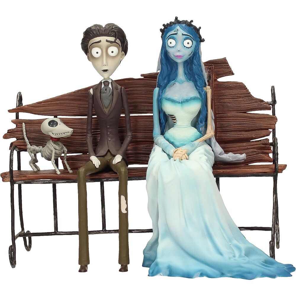 Détail des mains jointes d’Emily et Victor sur la figurine, soulignant leur lien