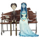 Détail des mains jointes d’Emily et Victor sur la figurine, soulignant leur lien