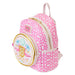Zoom sur la fermeture zippée avec pendentif en silicone du sac à dos Loungefly Barbie
