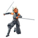 Vue latérale de la figurine Ahsoka Tano 9,5 cm mettant en avant l'articulation des bras et jambes