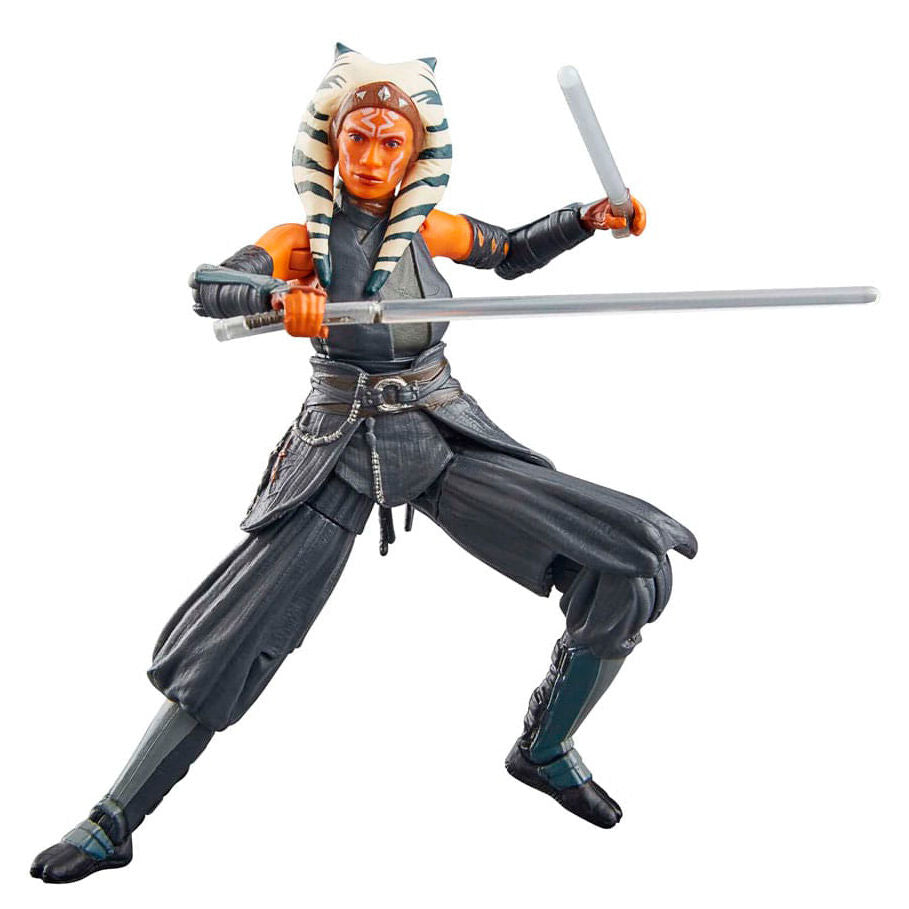 Ensemble complet de la figurine Ahsoka Tano avec ses accessoires, prêt pour la collection Star Wars