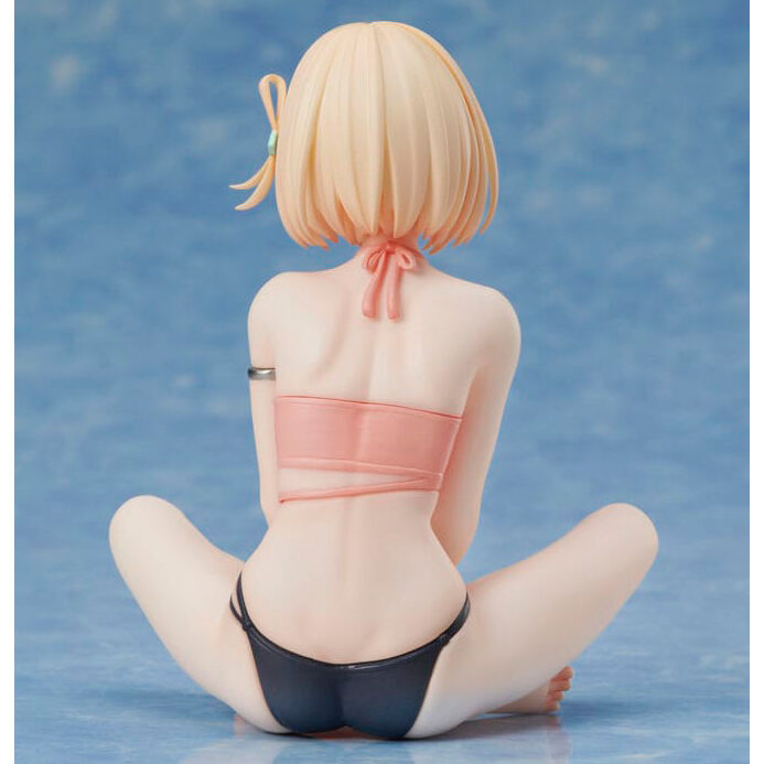 Figurine Chisato Nishikigi posée avec accessoires inclus par ANIPLEX