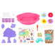 Vue rapprochée des outils de jardinage colorés inclus dans le set Gabbys Dolls House