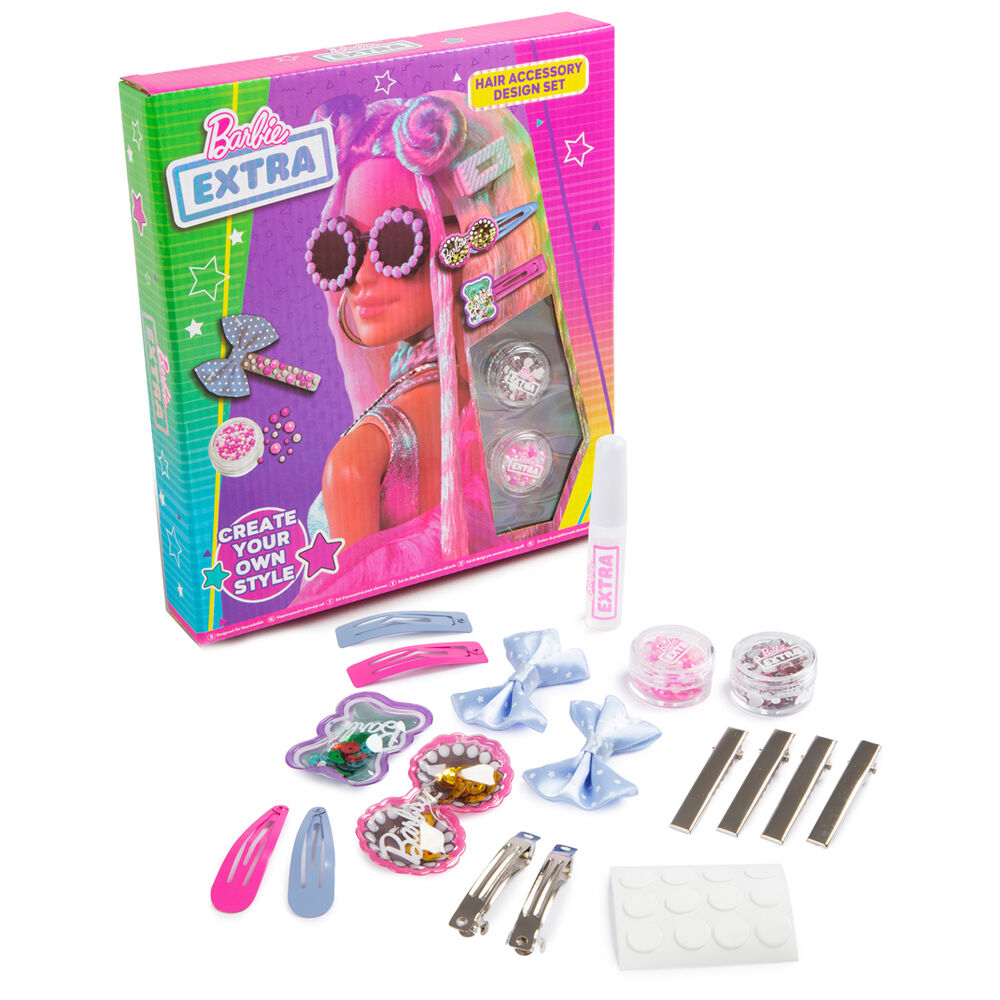 Vue du set d'accessoires cheveux Barbie MATTEL avec pinces, nœuds, perles et strass sur fond blanc