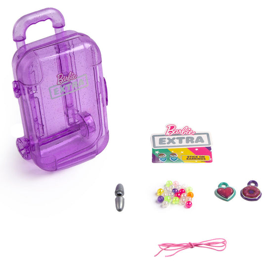 Mini valise Barbie tenue dans la main d'un enfant montrant sa taille compacte