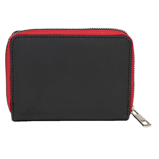 Détail du logo Stranger Things imprimé sur le portefeuille CERDÁ.