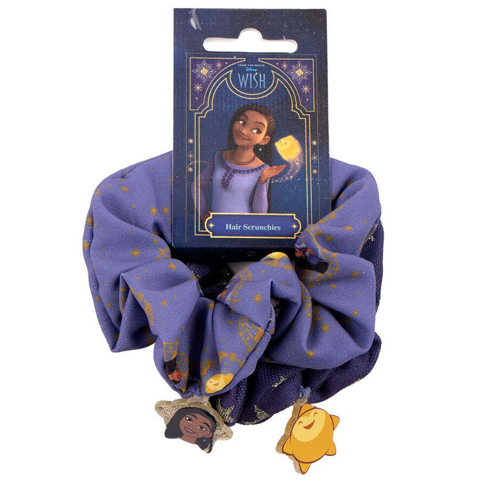 Zoom sur un scrunchie Disney Wish CERDÁ montrant son tissu doux et son design unique