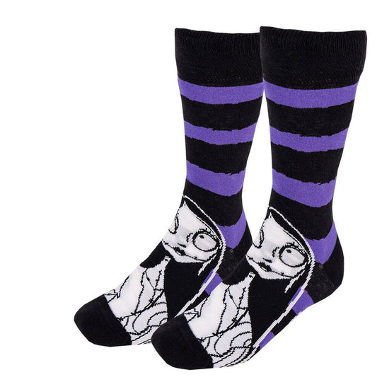 Zoom sur la matière douce et élastique des chaussettes Nightmare Before Christmas pour adultes