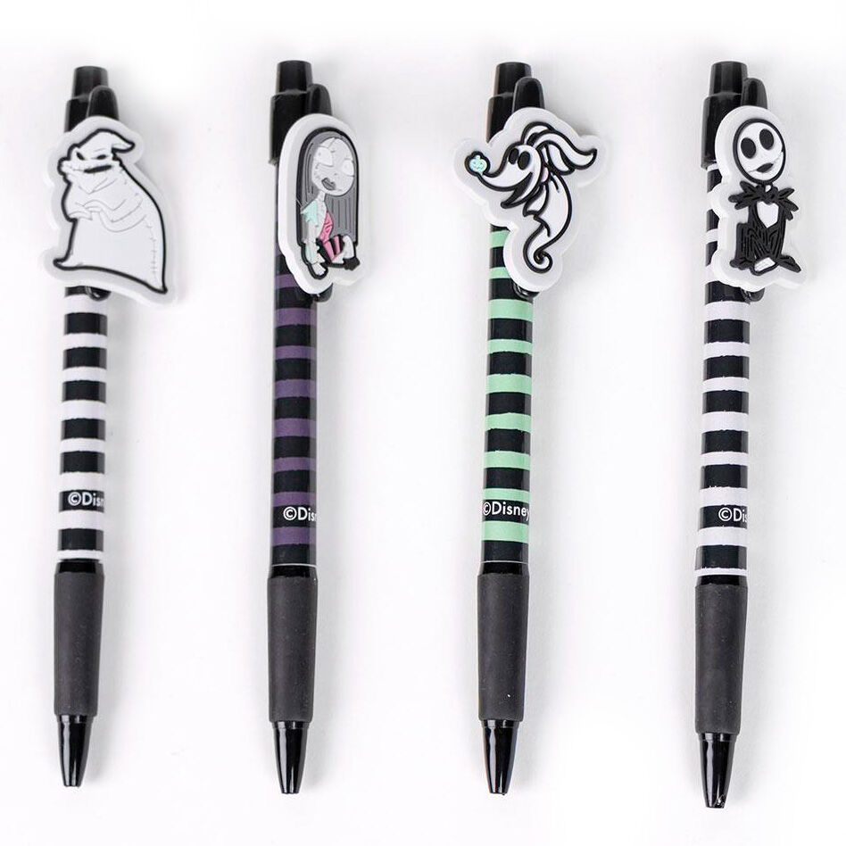 Zoom sur un stylo noir à l'effigie de Jack Skellington avec détails précis et couleurs vives