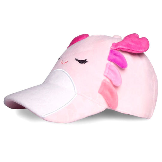 Peluche Cailey Cap posée sur un canapé, illustrant sa taille compacte et son design adorable