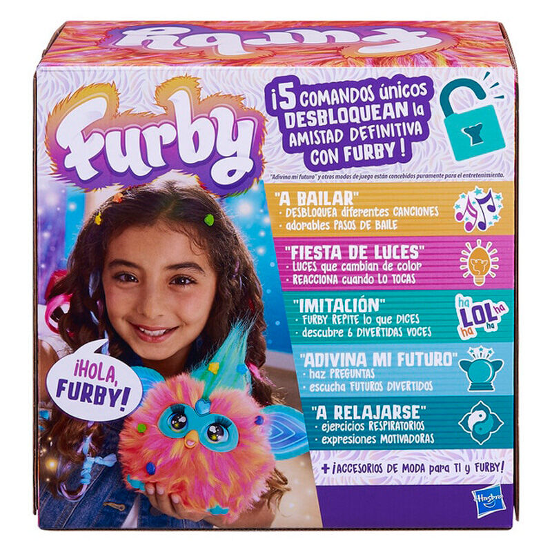 Gros plan sur les 13 ornements inclus pour personnaliser Furby