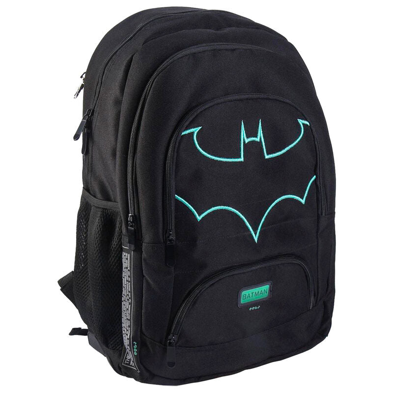 Sac à dos Batman DC Comics porté par un enfant en extérieur, montrant le confort