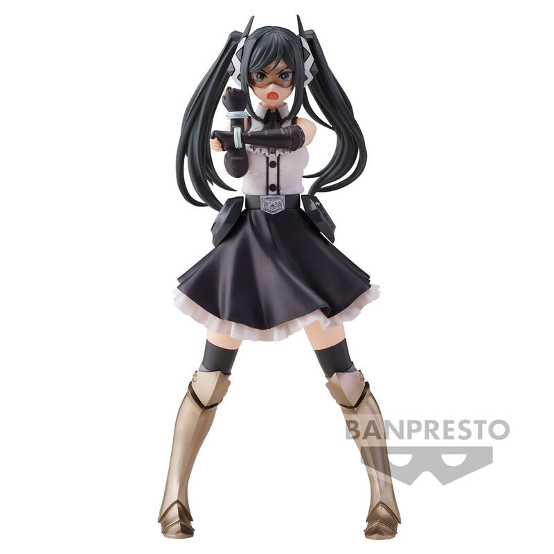 Vue avant détaillée de la figurine Shy Lady noire de 17cm par BANPRESTO, montrant ses finitions précises.