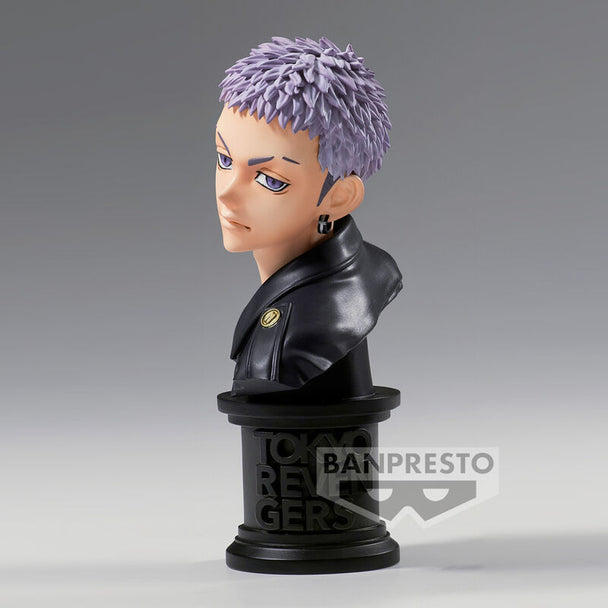 Profil gauche de la figurine Takashi Mitsuya Tokyo Revengers montrant sa posture dynamique