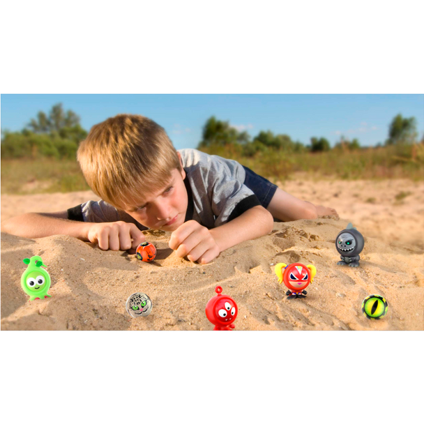 Vue rapprochée d'une bille Freak Marbles colorée de 4 cm de diamètre