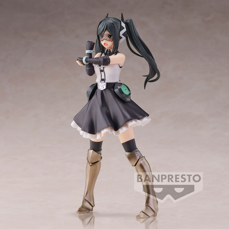 Gros plan sur le visage expressif de la figurine Shy Lady noire, soulignant la qualité de la peinture.