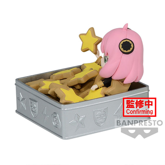 Photo rapprochée des détails de la figurine Anya Forger, mettant en avant la qualité BANPRESTO