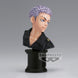 Zoom sur le visage expressif de la figurine Takashi Mitsuya Tokyo Revengers version A
