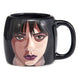 Photo du mug 3D Wednesday mettant en avant la surprise cachée visible au fond après utilisation