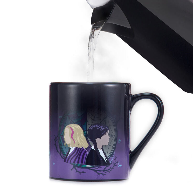 Image secrète visible sur le mug après versement d'une boisson chaude