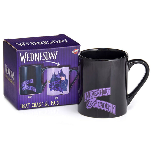 Détail du mug Wednesday montrant le changement de couleur à chaud