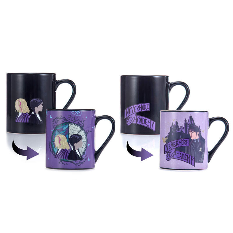 Mug Wednesday en usage avec une tasse de thé fumante