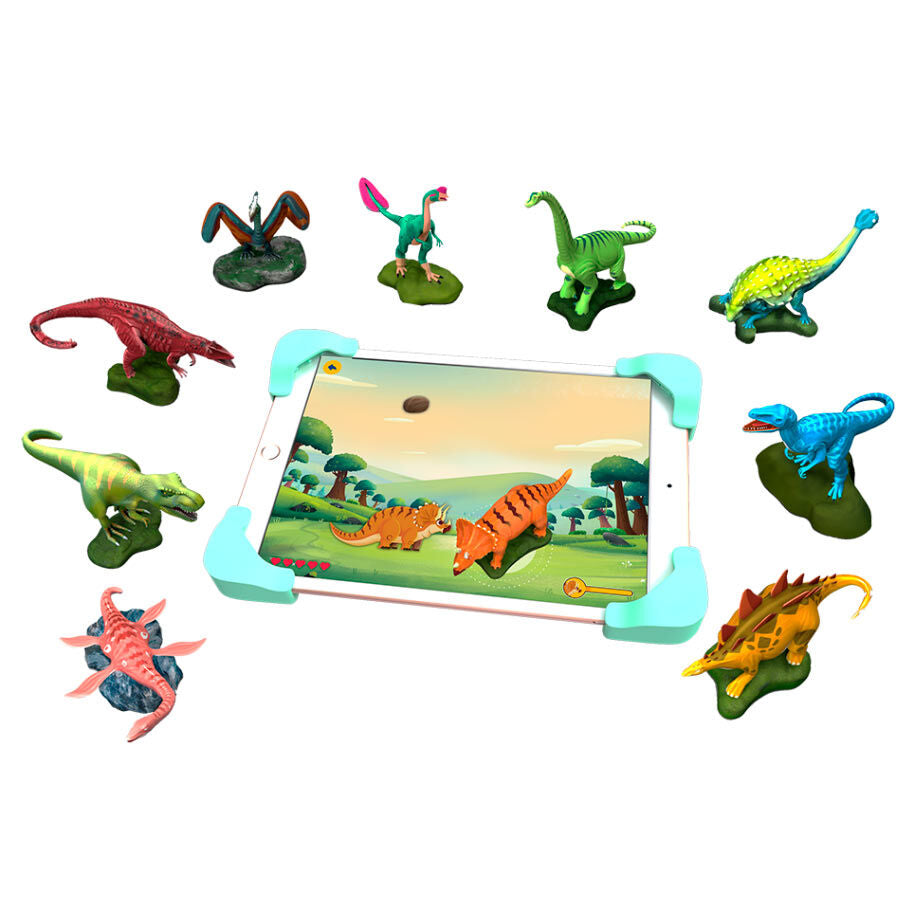 Enfant jouant avec le jeu PlayShifu Dino Touch, manipulant la tablette et interagissant avec le contenu éducatif