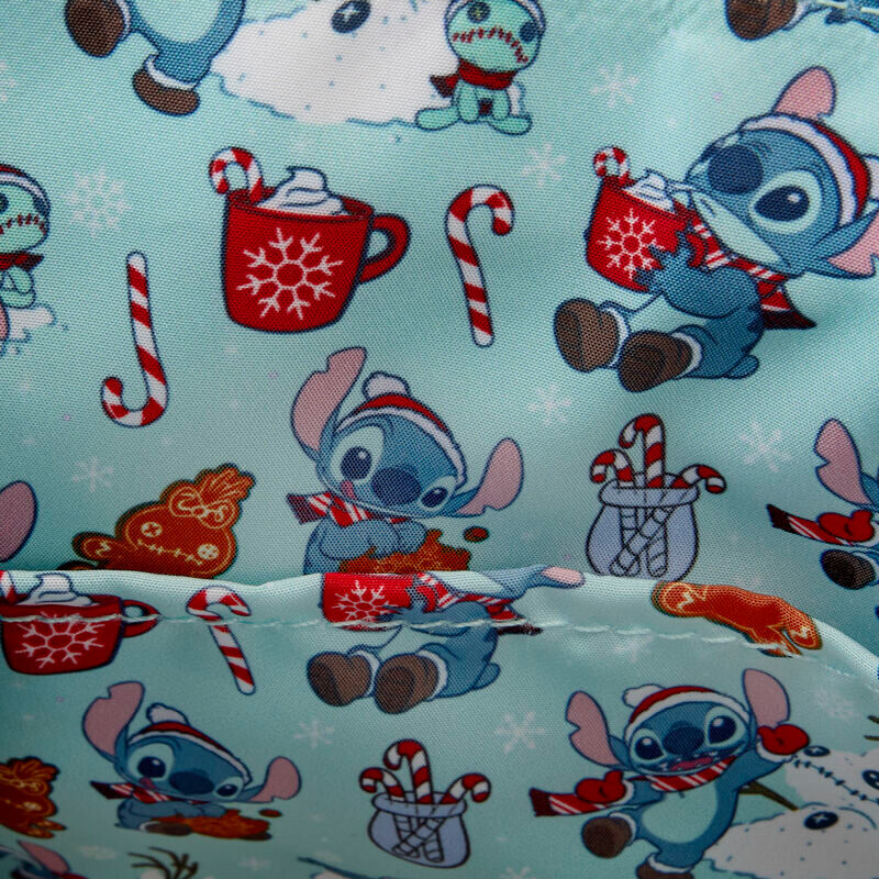 Gros plan sur les détails métalliques et les paillettes du sac Stitch Noël