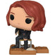 Figurine Funko POP Deluxe de Black Widow des Avengers Marvel dans sa boîte cadeau avec fenêtre, vue de face détaillée.
