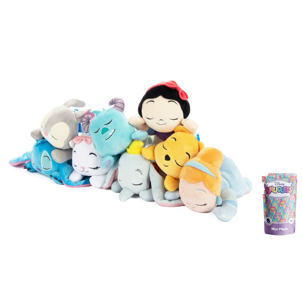 Peluche Disney Snuglets surprise 15cm montrant sa texture douce et pelucheuse