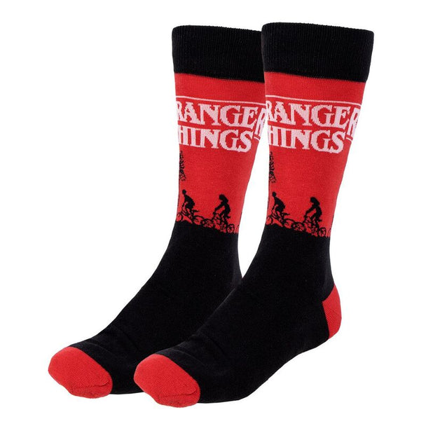 Zoom sur une chaussette Stranger Things taille 40-46 avec logo et design détaillé