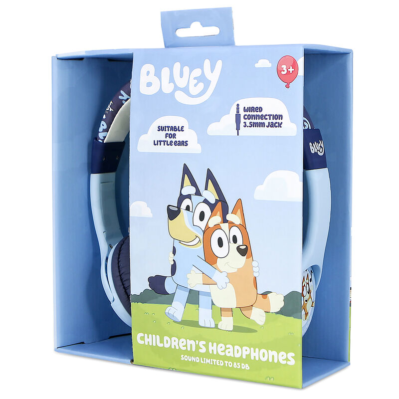 Enfant portant le casque Bluey en jouant à une console portable