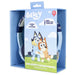 Enfant portant le casque Bluey en jouant à une console portable