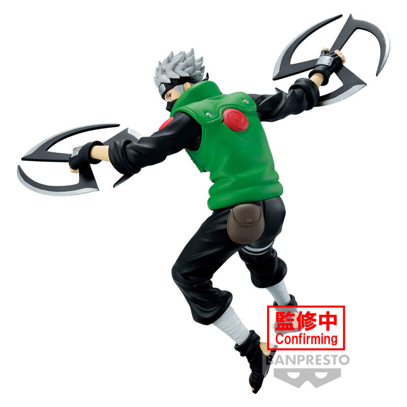 Zoom sur les détails du visage et des vêtements de la figurine Kakashi Hatake Naruto