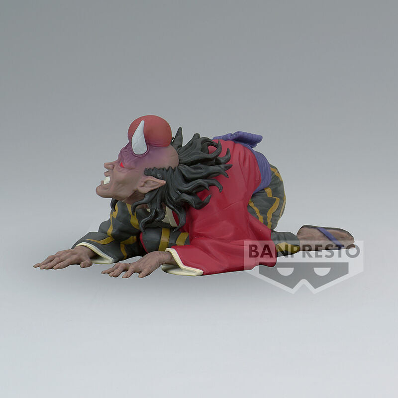 Gros plan sur le visage expressif de la figurine Hantengu Demon Slayer Kimetsu no Yaiba