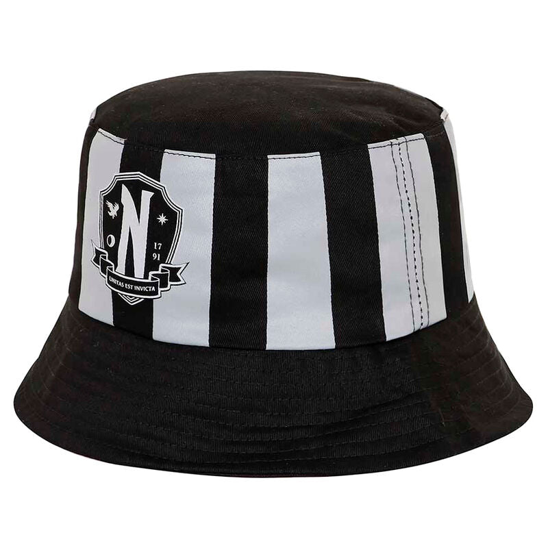 Chapeau seau Wednesday porté par un enfant, démontrant le confort et la taille 55 cm
