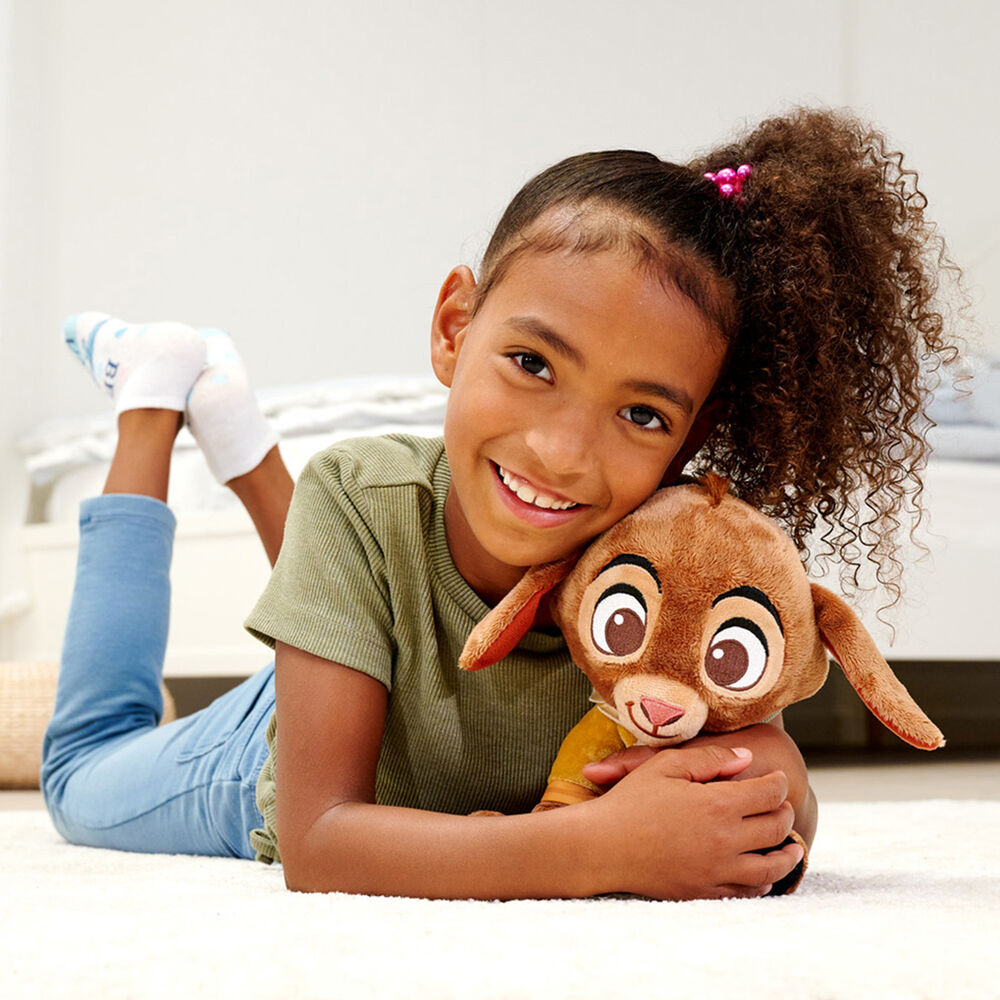 Peluche Disney Wish Valentino dans un environnement enfantin et ludique