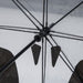 Parapluie fermé montrant le logo officiel Disney et CERDÁ sur la housse de protection