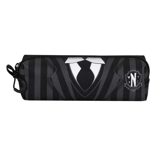 Photo de la trousse KARACTERMANIA Wednesday Uniform montrant ses dimensions compactes 8x21x5,5 cm